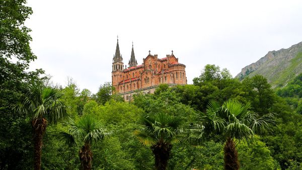 santuarios marianos covadonga